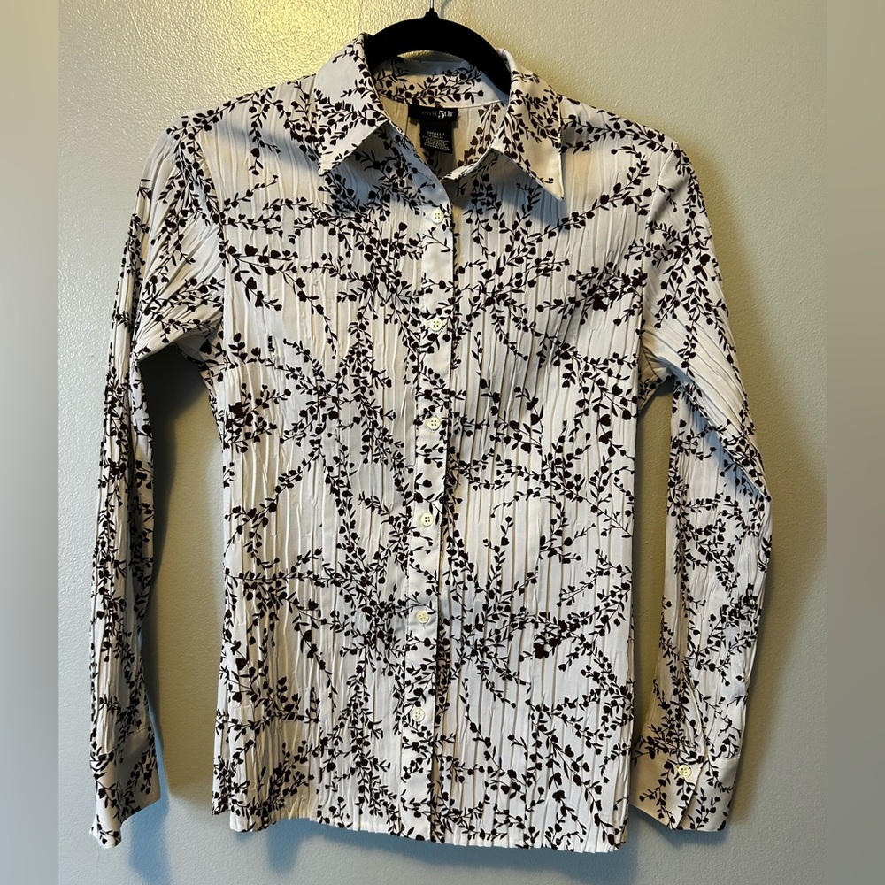 East 5th White Floral Button-Up Blouse Size Small | Stretch Pleated Blouse